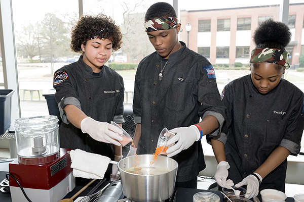 High School Students work to improve Astronauts’ Meals and Habitats through HUNCH Program